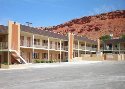 Economy Inn & Suites Сейнт Джордж Екстериор снимка